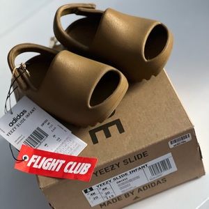 Infant Yeezy Slide worn gently size 4C with original box and tags
